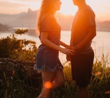 These Popular Online Dating Conversation Starters Are Guaranteed