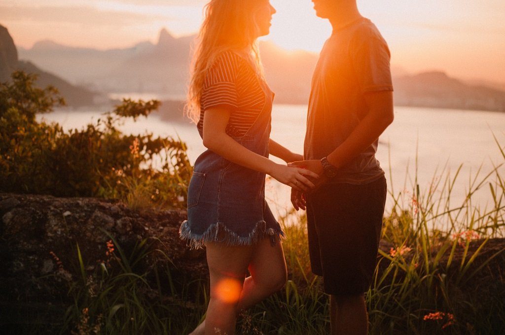 These Popular Online Dating Conversation Starters Are Guaranteed